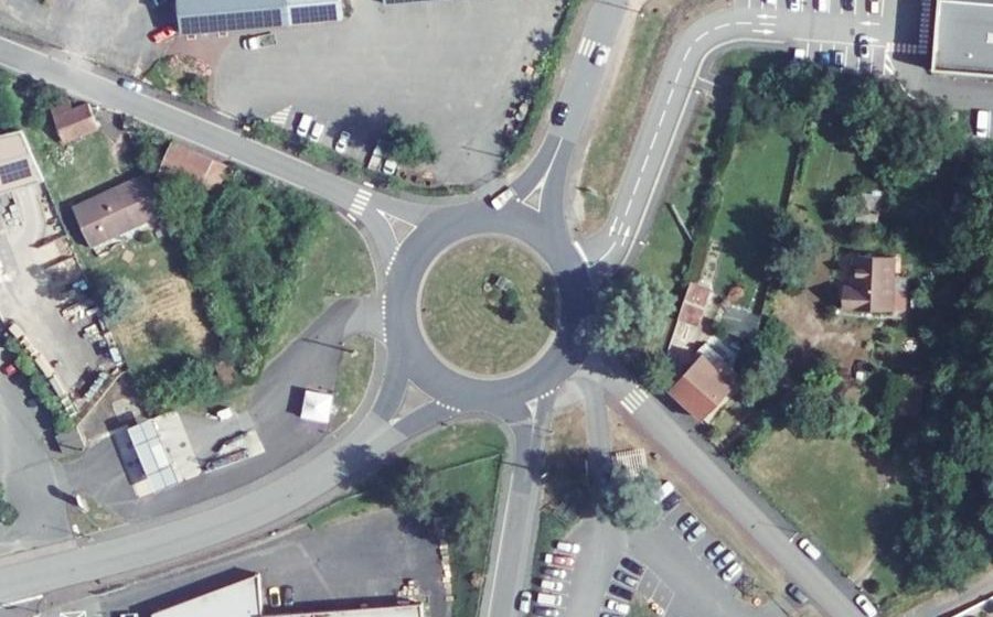 Vue aérienne du Rond-point anonyme n°145520432