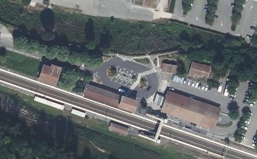 Vue aérienne du Rond-point anonyme n°145521636