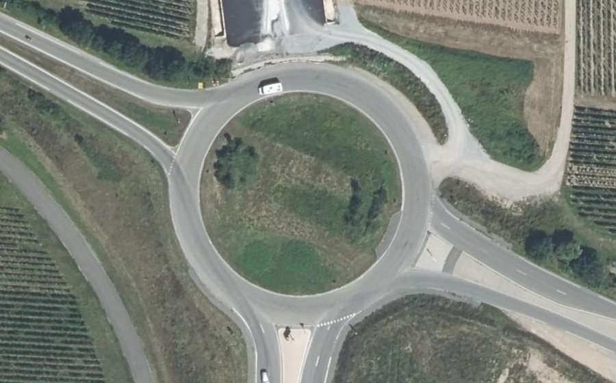 Vue aérienne du Rond-point anonyme n°1455786084
