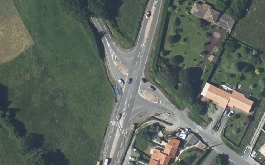 Vue aérienne du Rond-point anonyme n°1455808434