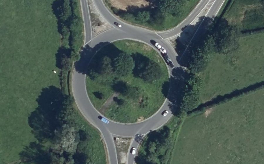 Vue aérienne du Rond-point anonyme n°145581009