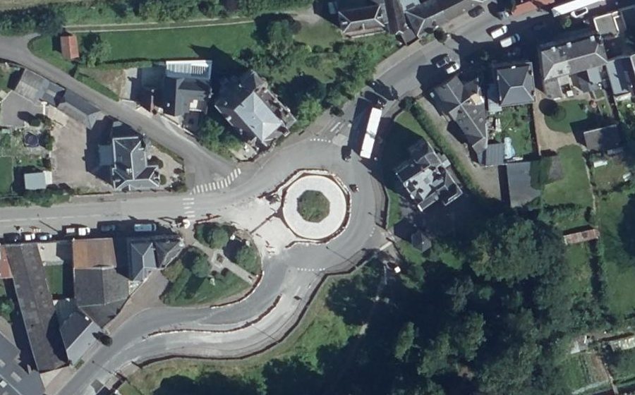 Vue aérienne du Rond-point anonyme n°145587857