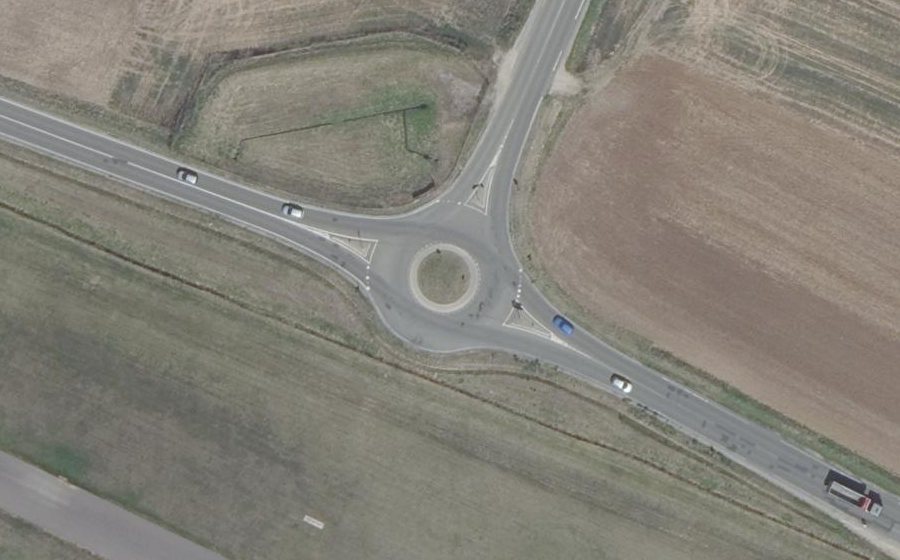Vue aérienne du Rond-point anonyme n°145622110