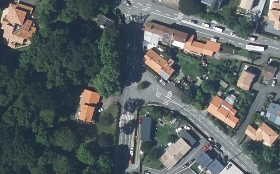 Vue aérienne du Rond-point anonyme n°145632660
