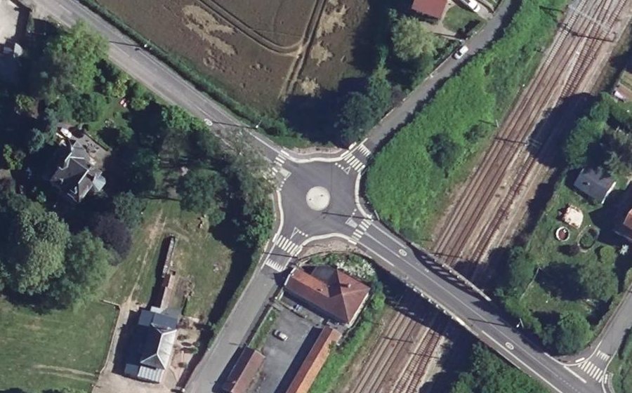 Vue aérienne du Rond-point anonyme n°1457030383