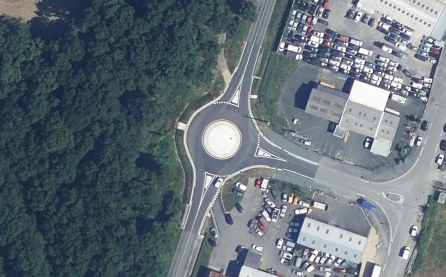 Vue aérienne du Rond-point anonyme n°1457081837
