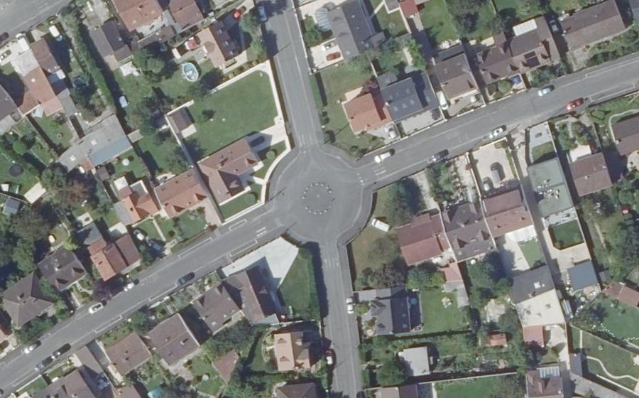 Vue aérienne du Rond-point anonyme n°1457184189