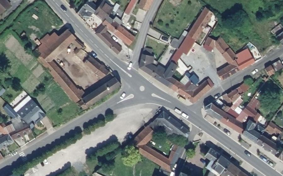 Vue aérienne du Rond-point anonyme n°1457192817