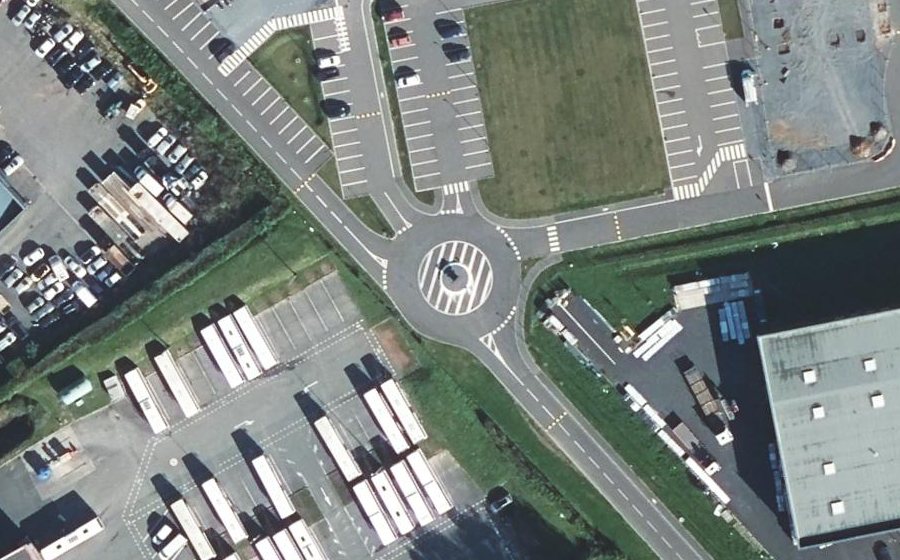 Vue aérienne du Rond-point anonyme n°1457272711