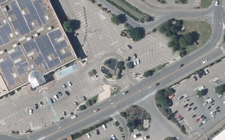 Vue aérienne du Rond-point anonyme n°145739158