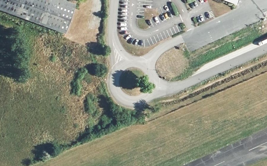 Vue aérienne du Rond-point anonyme n°145762562