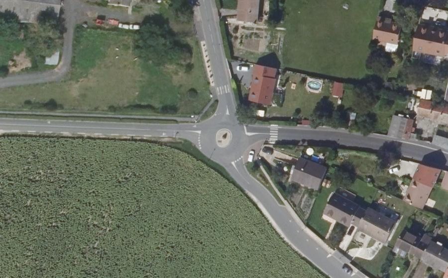 Vue aérienne du Rond-point anonyme n°1459045287