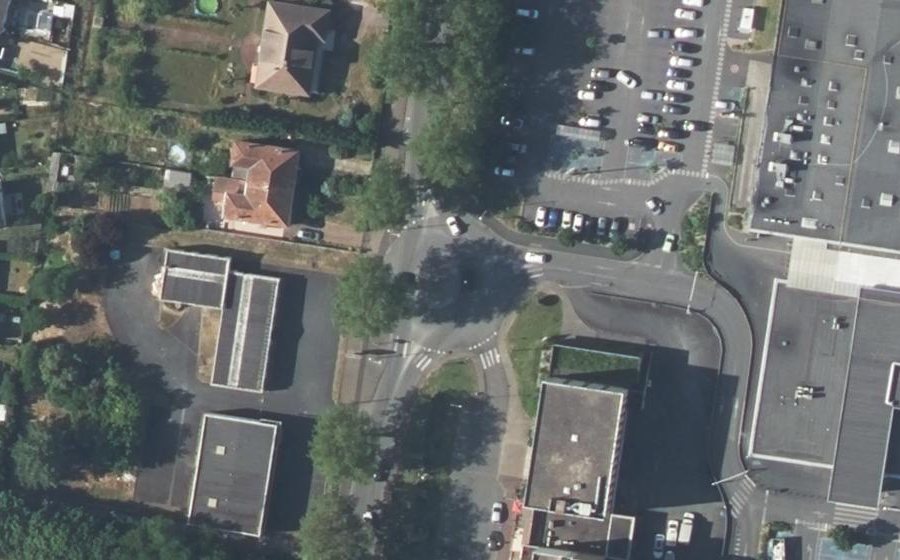 Vue aérienne du Rond-point anonyme n°145909591
