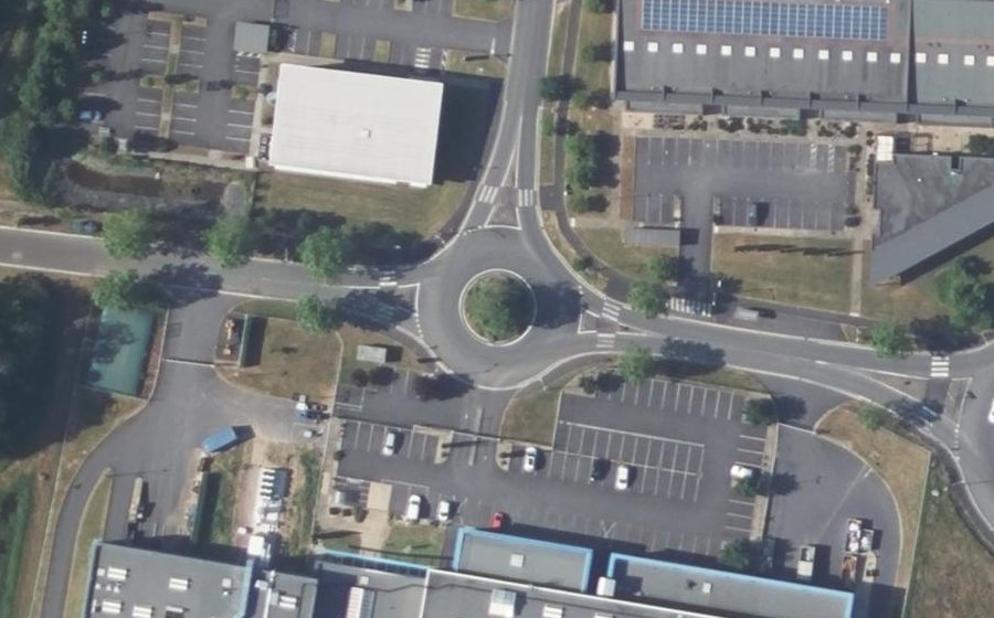 Vue aérienne du Rond-point anonyme n°145915110