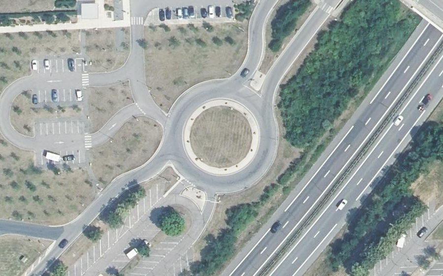 Vue aérienne du Rond-point anonyme n°145944338