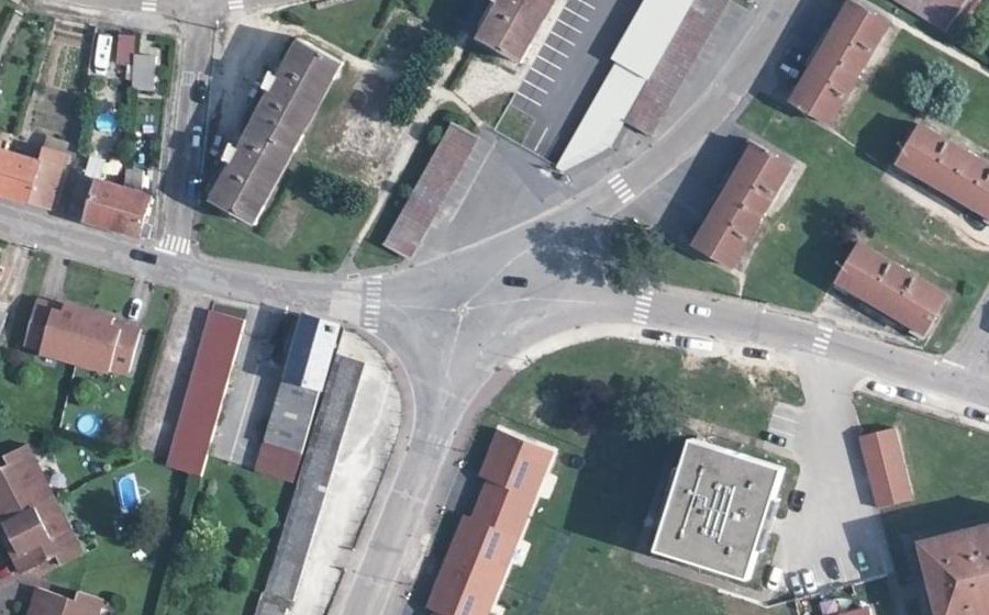 Vue aérienne du Rond-point anonyme n°1459986785