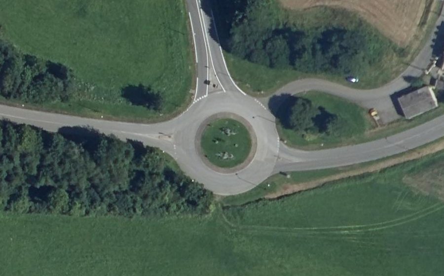 Vue aérienne du Rond-point anonyme n°146019146