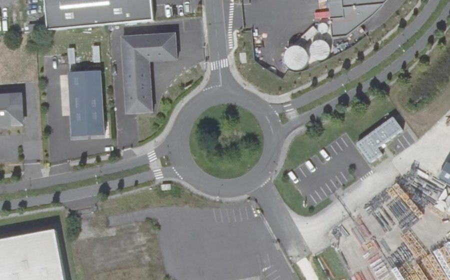 Vue aérienne du Rond-point anonyme n°146028110