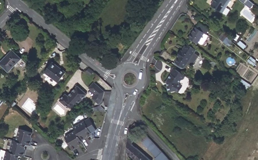 Vue aérienne du Rond-point anonyme n°146056617
