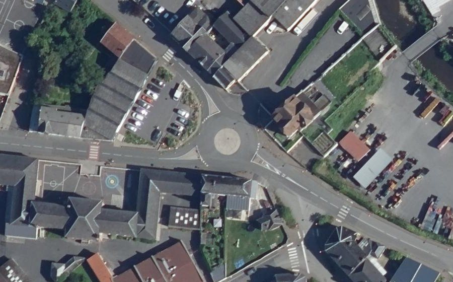 Vue aérienne du Rond-point anonyme n°146063206
