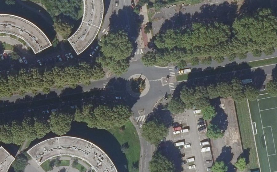 Vue aérienne du Rond-point anonyme n°146076320