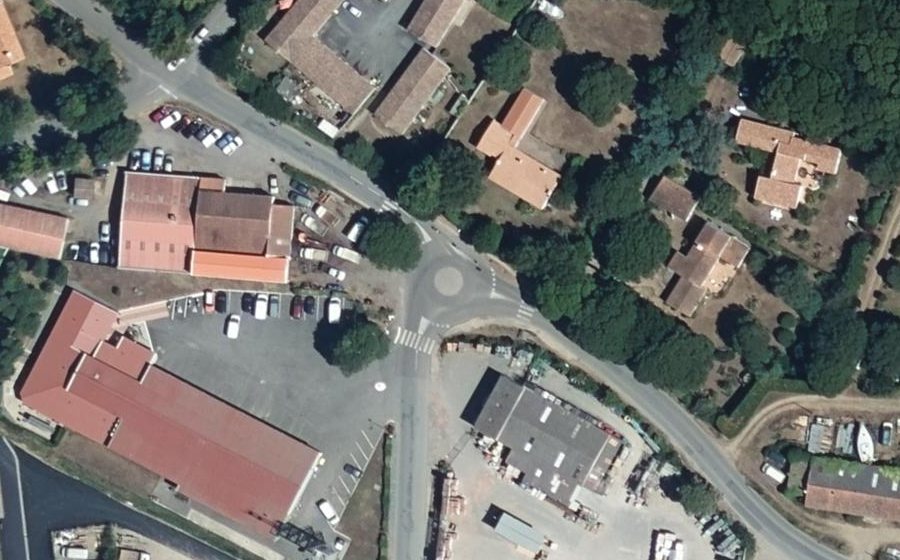 Vue aérienne du Rond-point anonyme n°1460965291