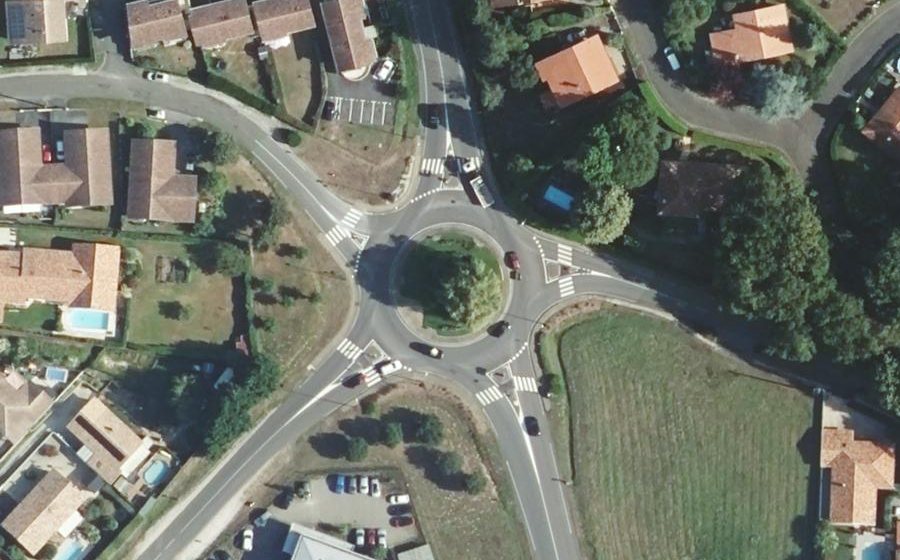 Vue aérienne du Rond-point anonyme n°146169870
