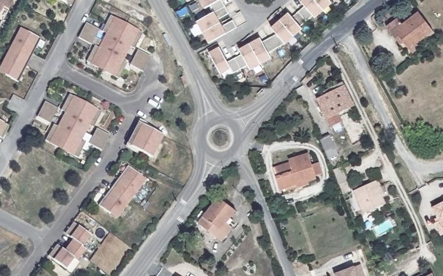 Vue aérienne du Rond-point anonyme n°146171318