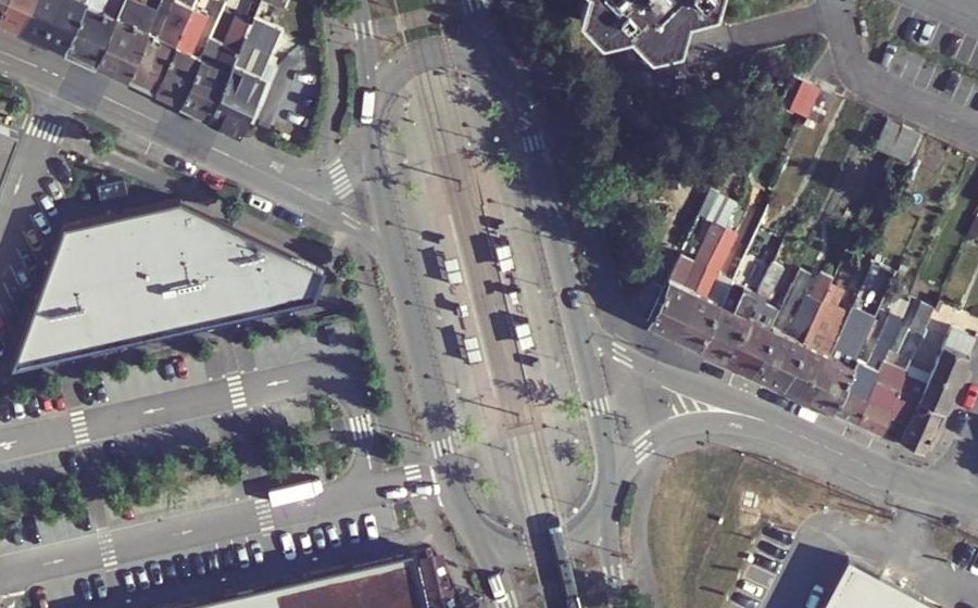 Vue aérienne du Rond-point anonyme n°146211594