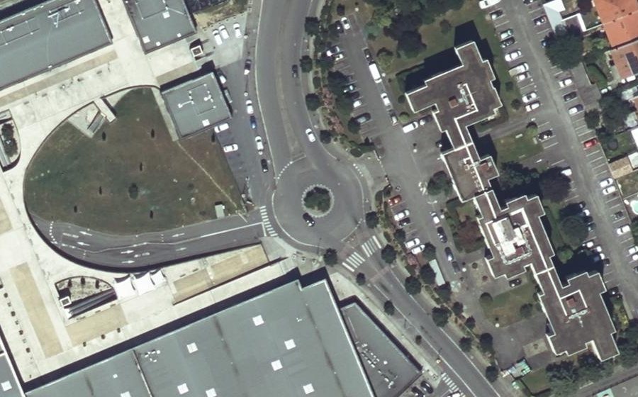 Vue aérienne du Rond-point anonyme n°146227349