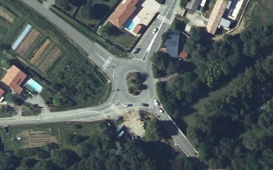 Vue aérienne du Rond-point anonyme n°146229952