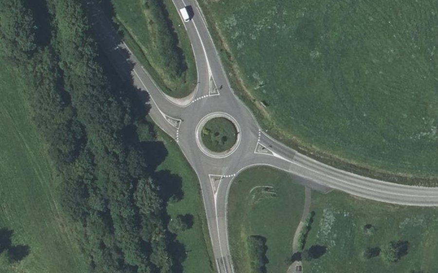 Vue aérienne du Rond-point anonyme n°146259358