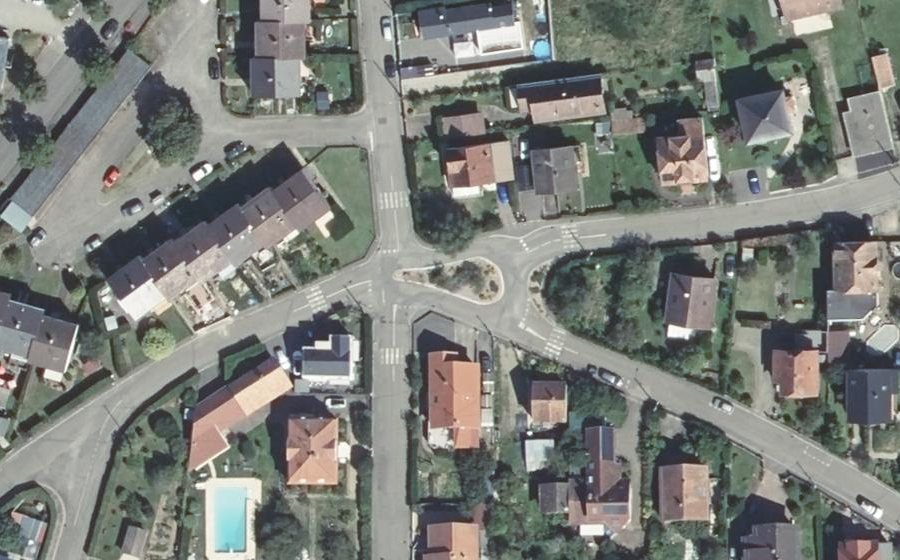 Vue aérienne du Rond-point anonyme n°1462647737