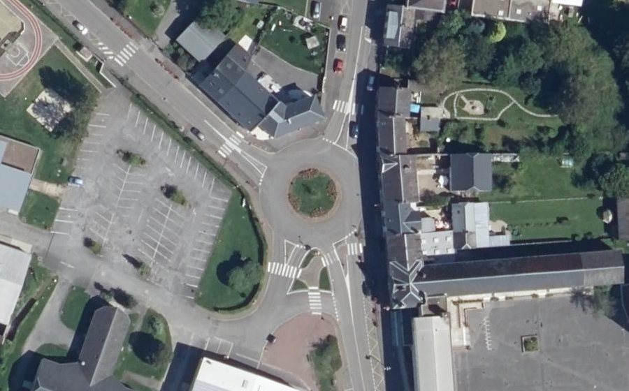 Vue aérienne du Rond-point anonyme n°146272787