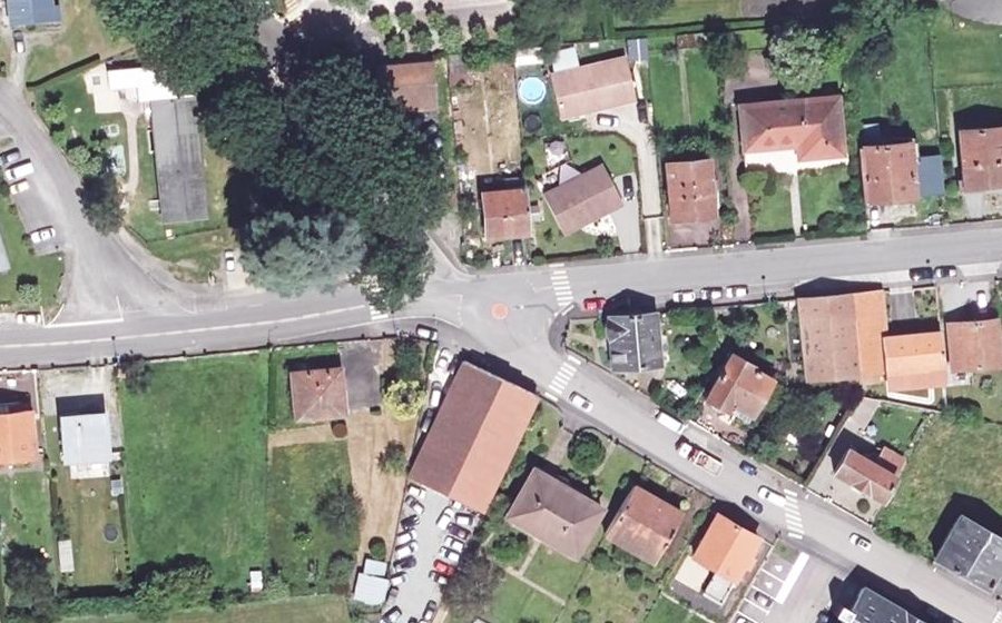 Vue aérienne du Rond-point anonyme n°1462888598