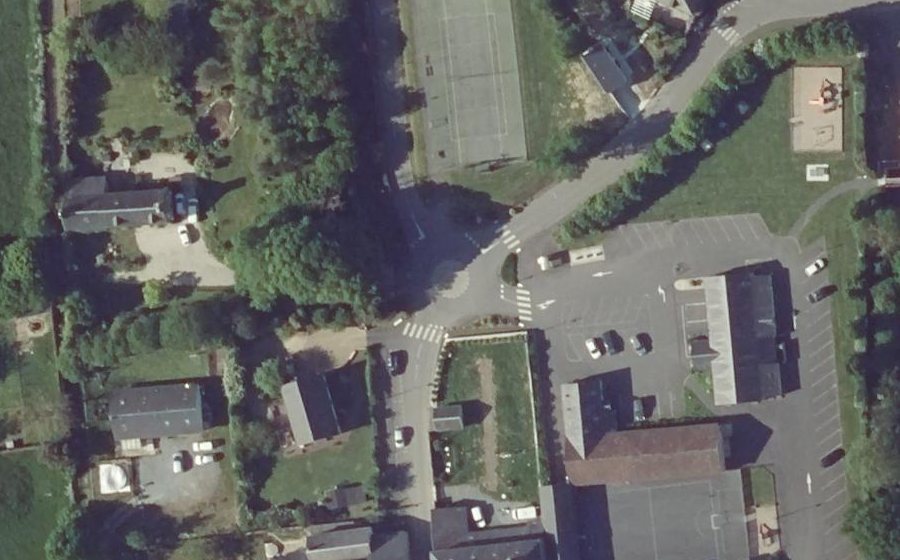 Vue aérienne du Rond-point anonyme n°1463081313
