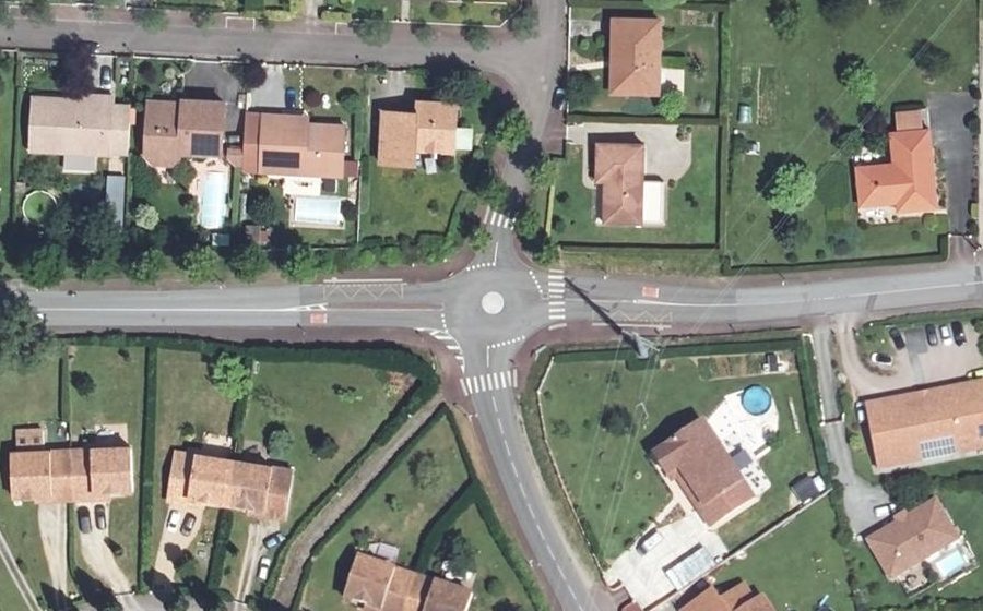 Vue aérienne du Rond-point anonyme n°1463170123