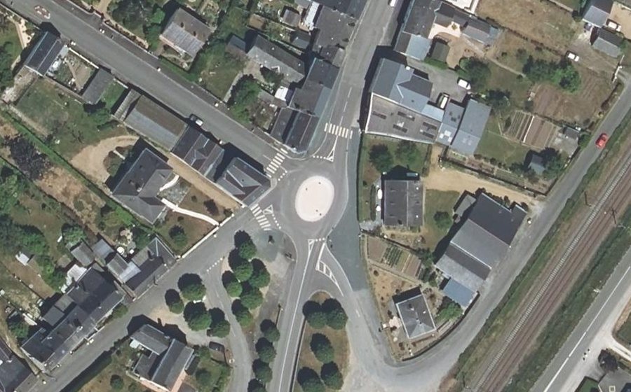 Vue aérienne du Rond-point anonyme n°1463399663