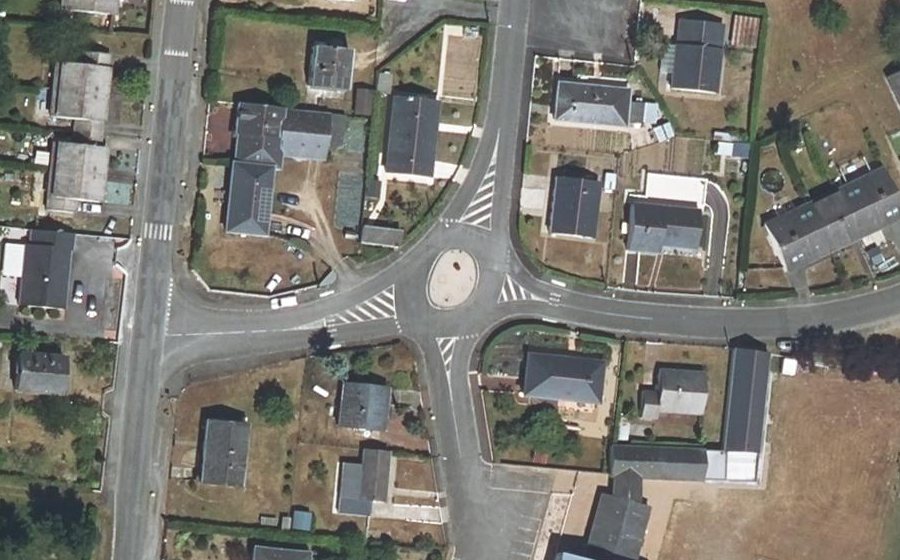 Vue aérienne du Rond-point anonyme n°1463399665