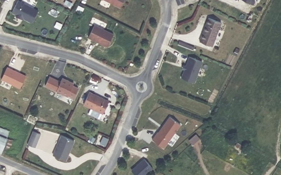 Vue aérienne du Rond-point anonyme n°1463695001