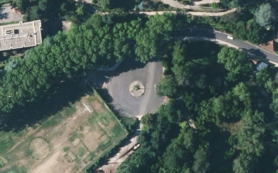 Vue aérienne du Rond-point anonyme n°1463962322