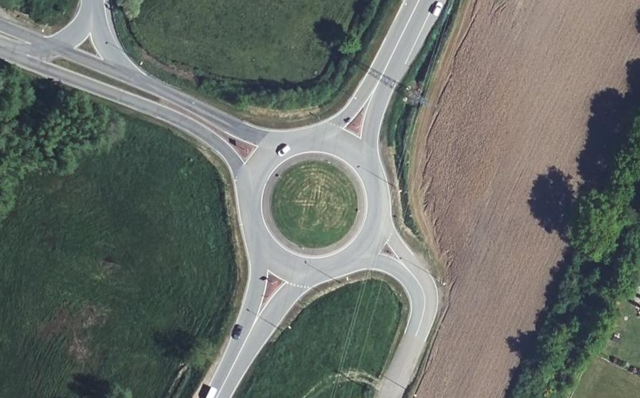 Vue aérienne du Rond-point anonyme n°146406619