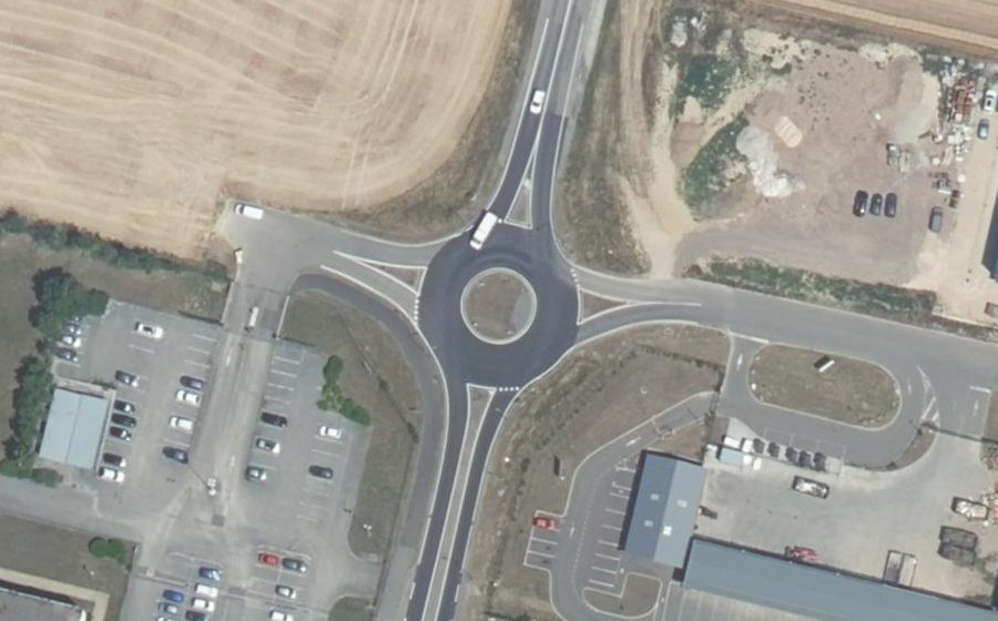Vue aérienne du Rond-point anonyme n°146410627