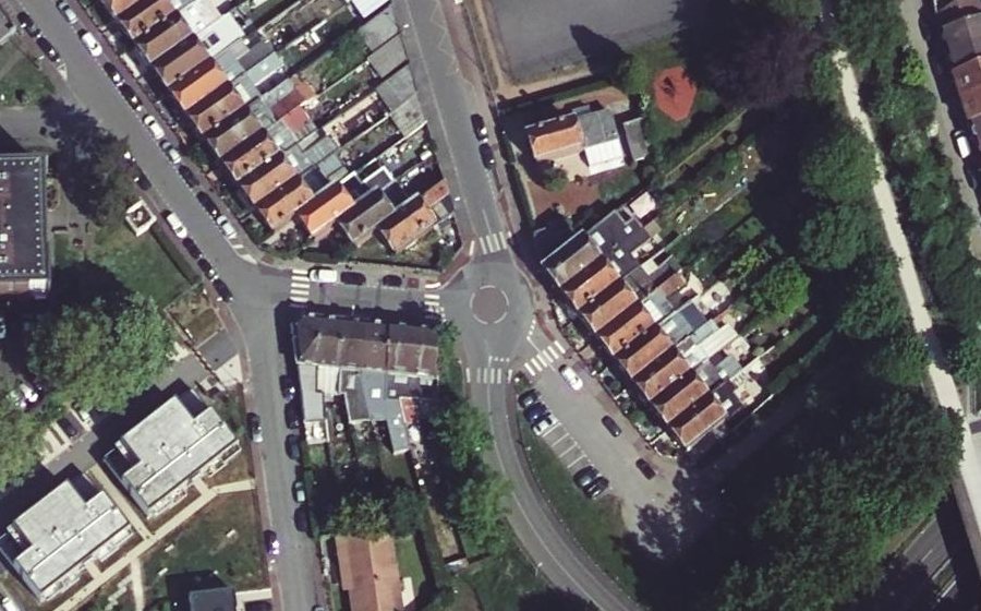 Vue aérienne du Rond-point anonyme n°146411778