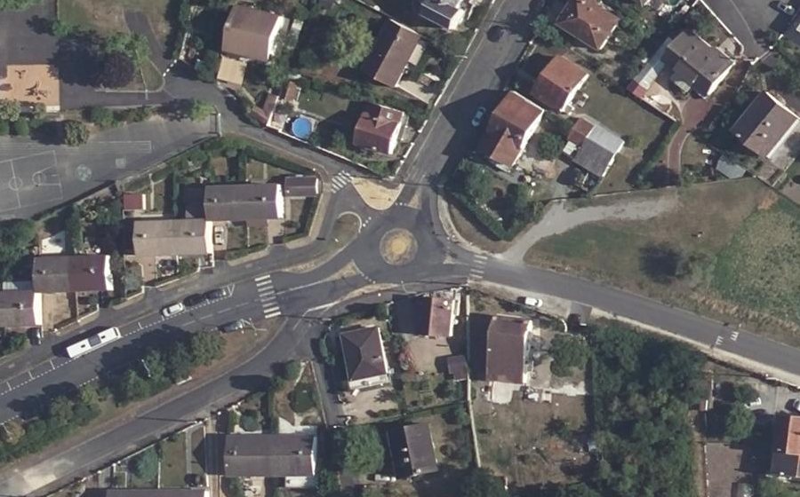 Vue aérienne du Rond-point anonyme n°1464357161