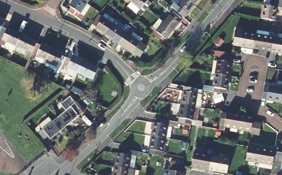 Vue aérienne du Rond-point anonyme n°1464450844