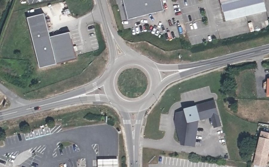 Vue aérienne du Rond-point anonyme n°146483701