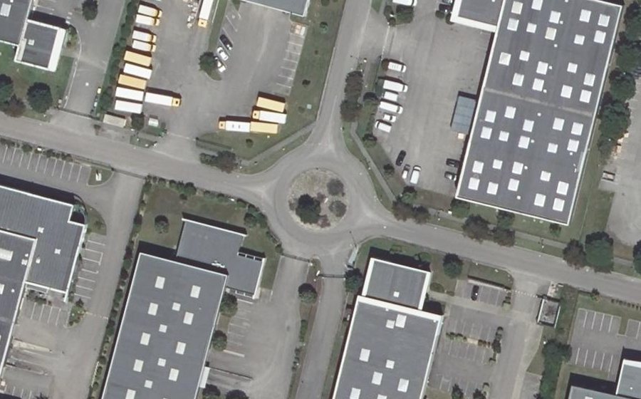 Vue aérienne du Rond-point anonyme n°146485628