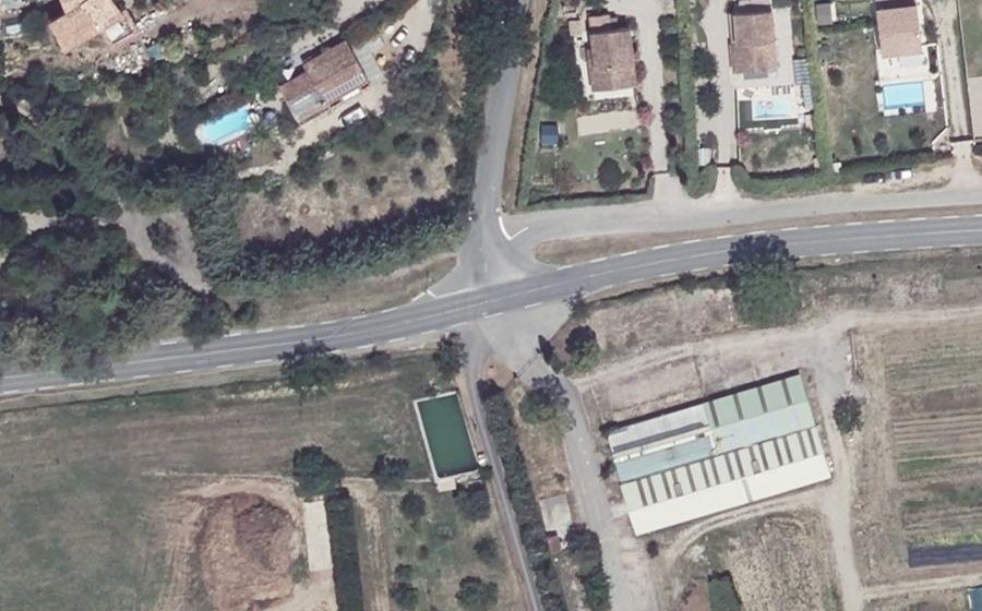 Vue aérienne du Rond-point anonyme n°1464859646