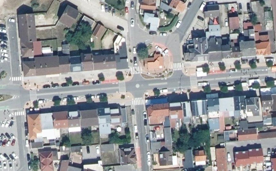 Vue aérienne du Rond-point anonyme n°1464911273